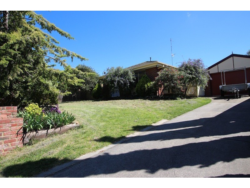 11 Irving Road, Pakenham VIC 3810