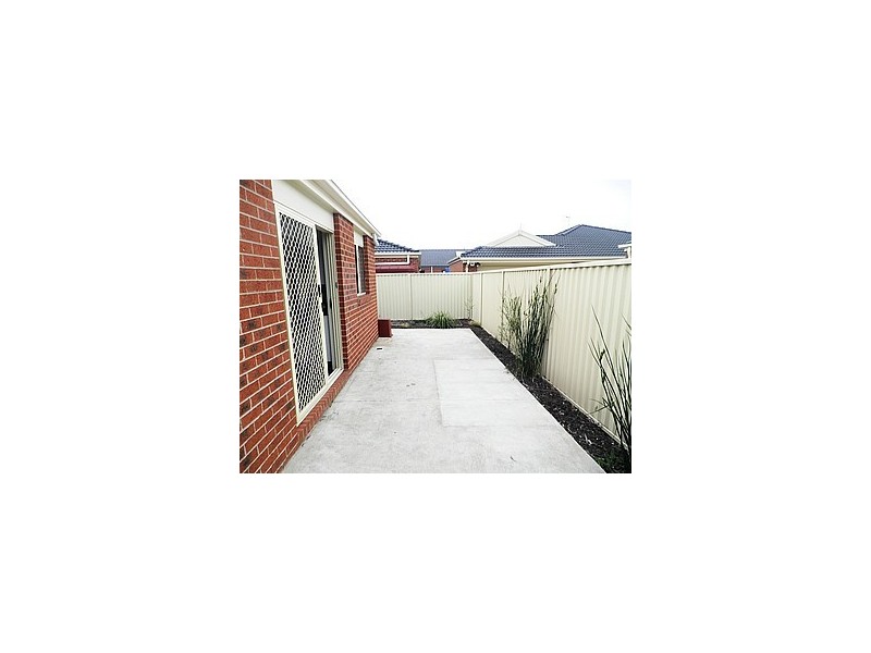 2 Pomegranate Way, Pakenham VIC 3810