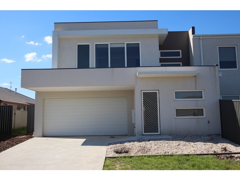 2  Parmentier Way, Pakenham VIC 3810