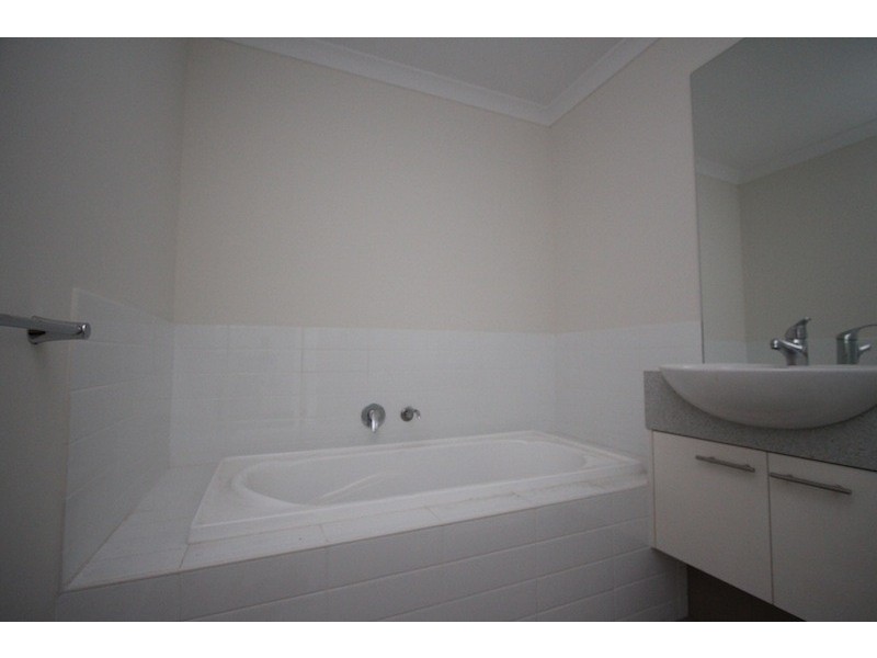 2  Parmentier Way, Pakenham VIC 3810