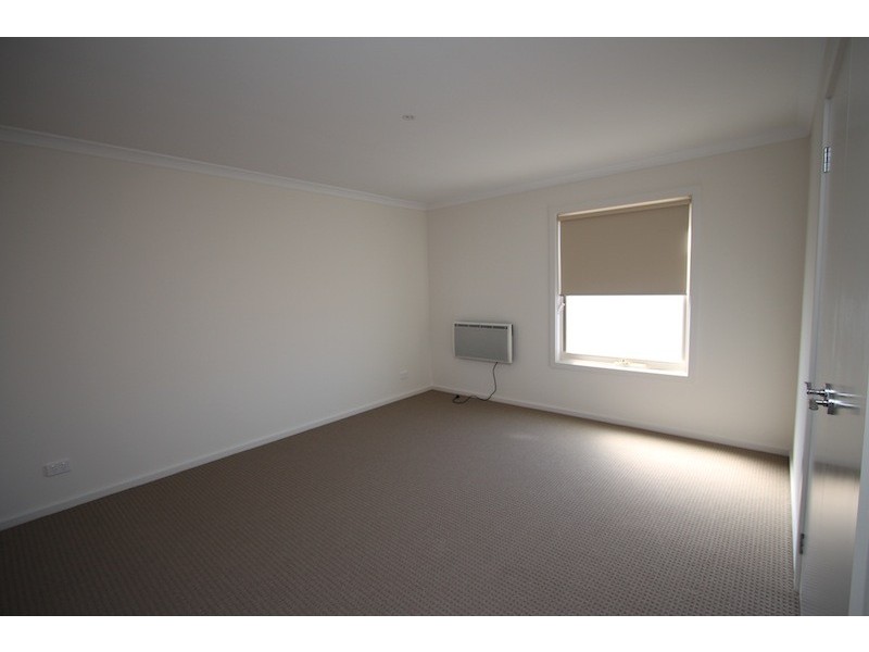 2  Parmentier Way, Pakenham VIC 3810