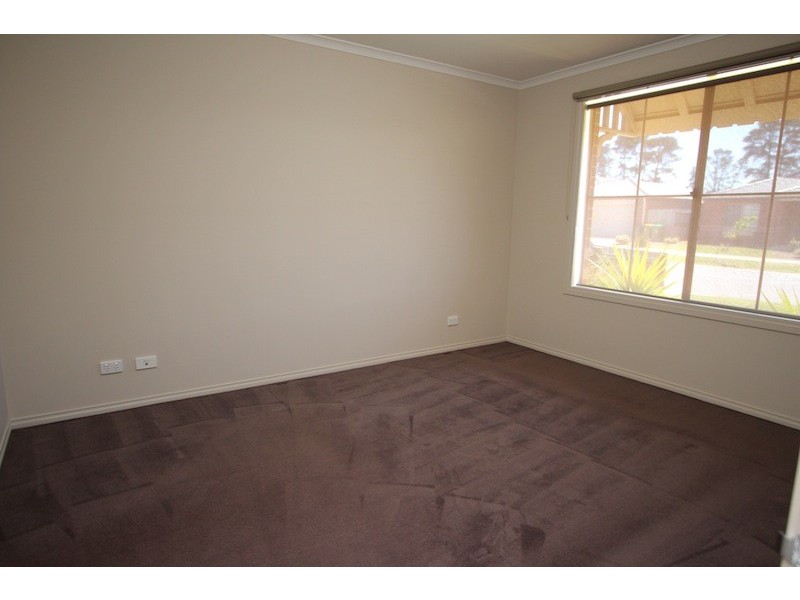 77 Melissa Way, Pakenham VIC 3810