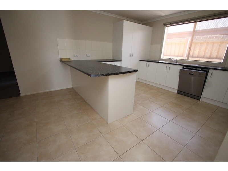 77 Melissa Way, Pakenham VIC 3810