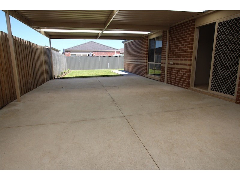 77 Melissa Way, Pakenham VIC 3810