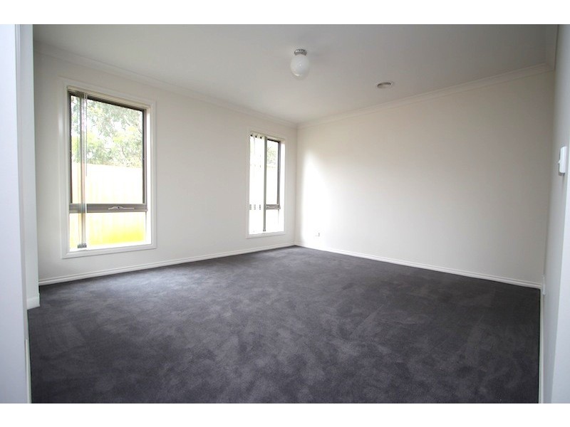 9/34-38 Sir Thomas Drive, Pakenham VIC 3810