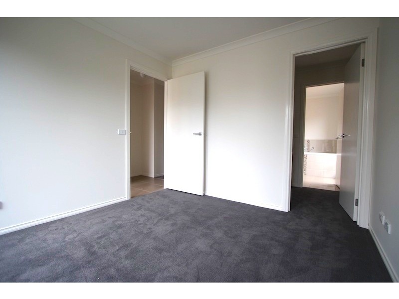 9/34-38 Sir Thomas Drive, Pakenham VIC 3810