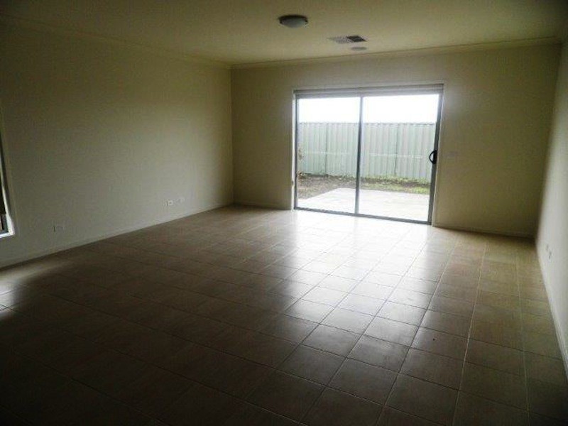 56 Dusseldorp Avenue, Pakenham VIC 3810