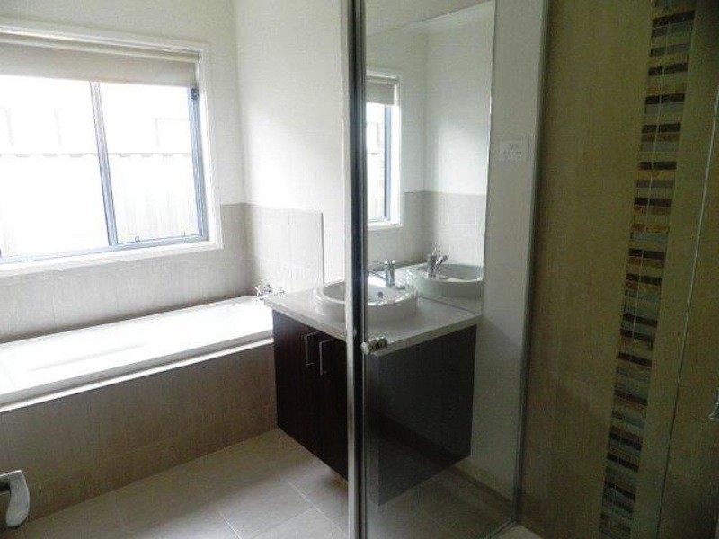 56 Dusseldorp Avenue, Pakenham VIC 3810