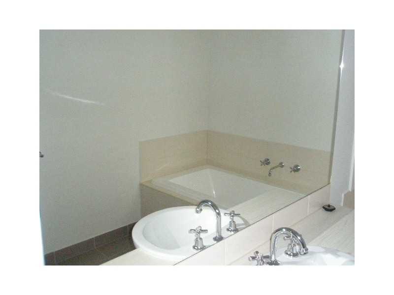 16 Glenvista Road, Pakenham VIC 3810