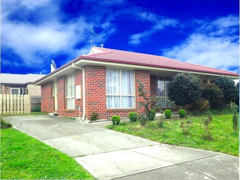 7 Riviera Drive, Pakenham VIC 3810