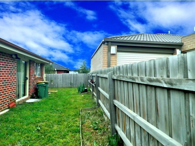 7 Riviera Drive, Pakenham VIC 3810