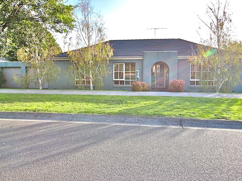 139 Bemersyde Drive, Berwick VIC 3806
