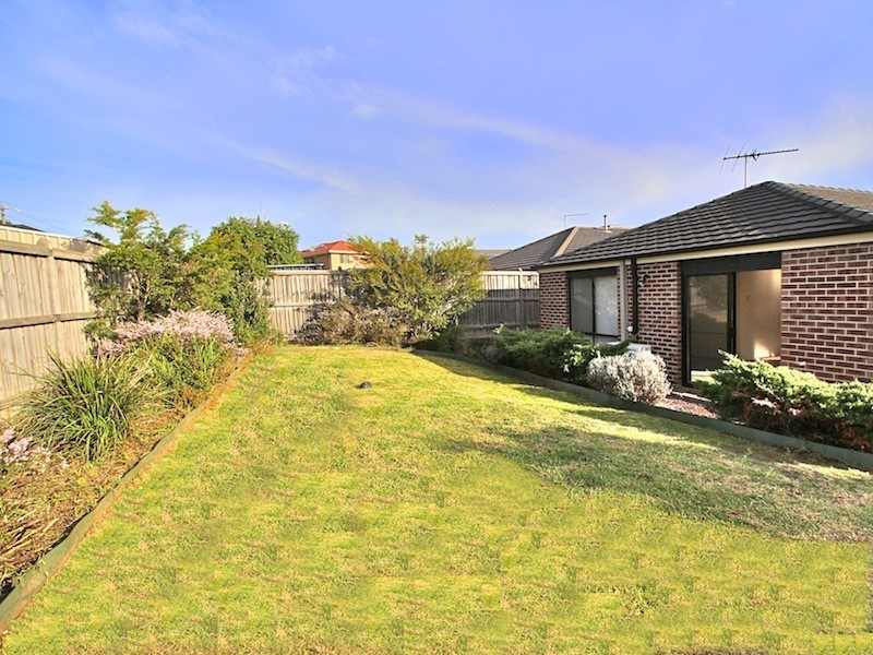 17 Tyrone Avenue, Pakenham VIC 3810