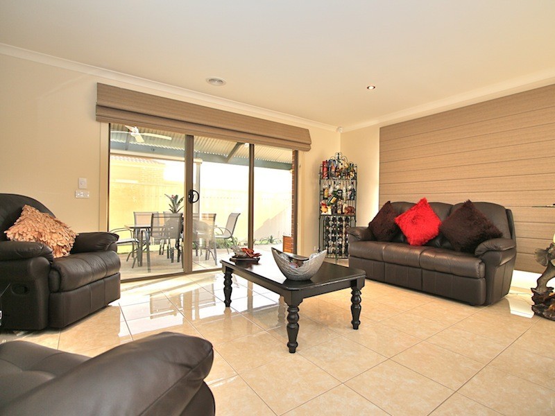 9 Rock Daisy Drive, Cranbourne VIC 3977