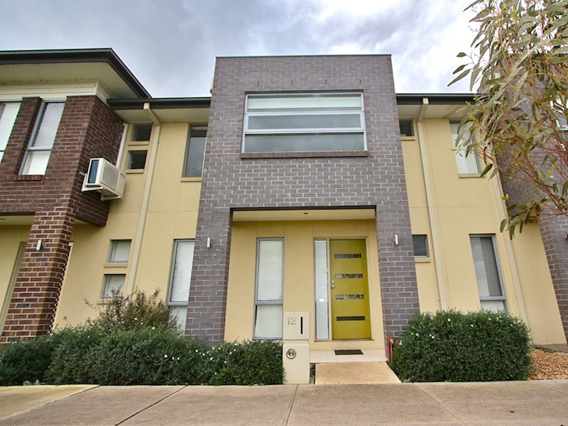 12 Peppermint Row, Officer VIC 3809