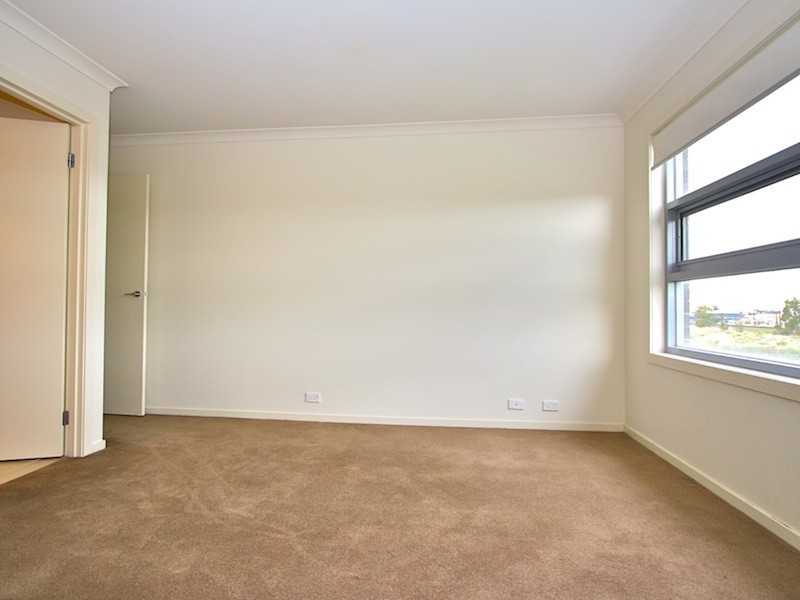 12 Peppermint Row, Officer VIC 3809