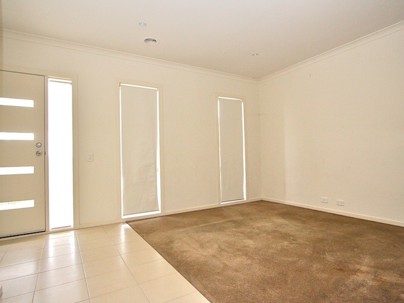 12 Peppermint Row, Officer VIC 3809