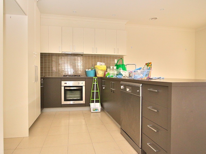 12 Peppermint Row, Officer VIC 3809