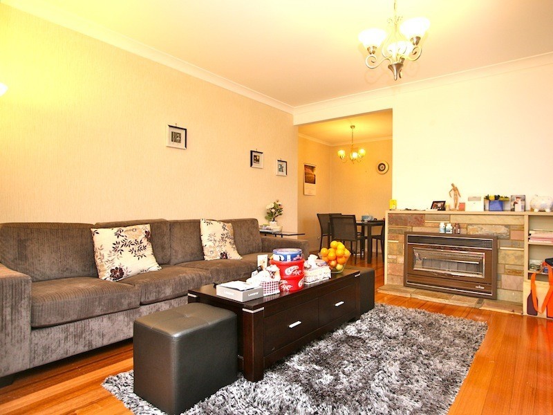 8 Debbie Street, Mount Waverley VIC 3149