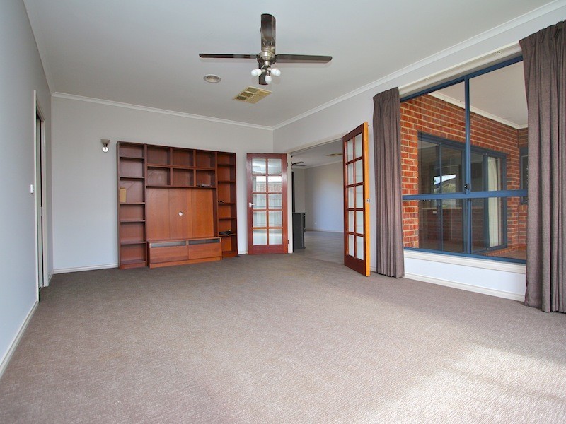 82 Livingstone Boulevard, Pakenham VIC 3810