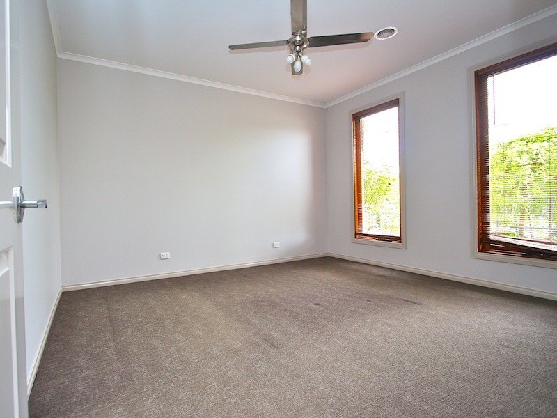 82 Livingstone Boulevard, Pakenham VIC 3810