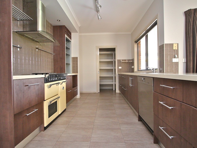 82 Livingstone Boulevard, Pakenham VIC 3810