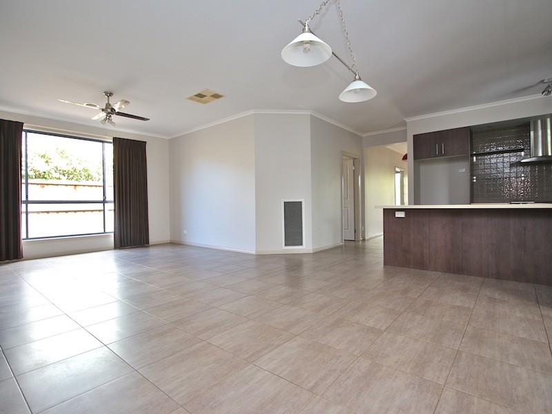 82 Livingstone Boulevard, Pakenham VIC 3810