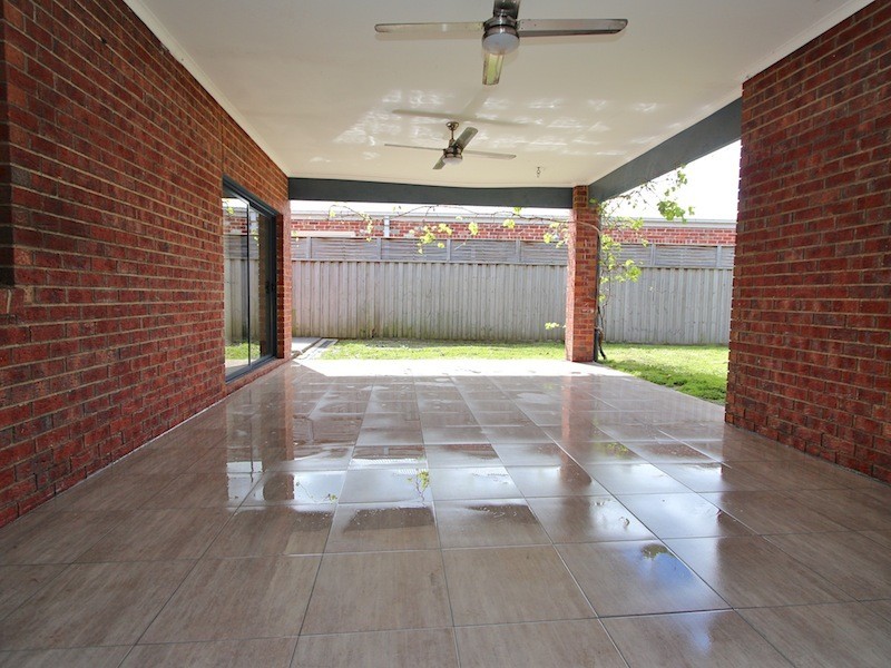 82 Livingstone Boulevard, Pakenham VIC 3810