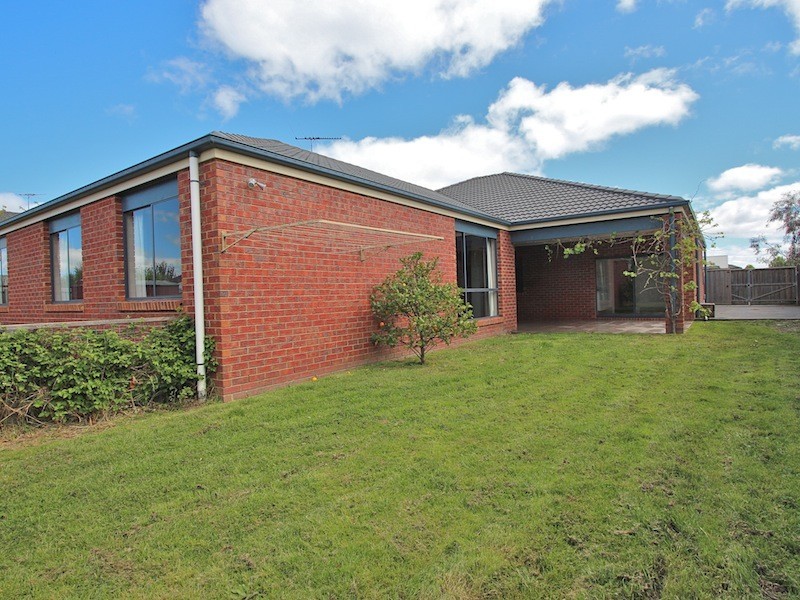 82 Livingstone Boulevard, Pakenham VIC 3810