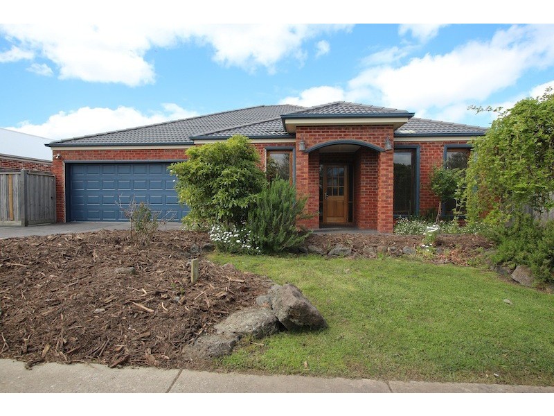 82 Livingstone Boulevard, Pakenham VIC 3810