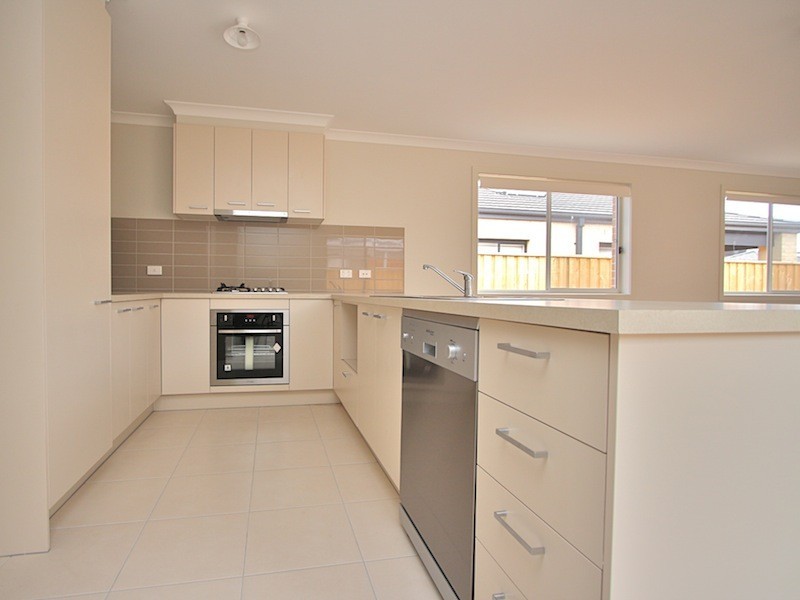 16 Hampshire Street, Officer VIC 3809