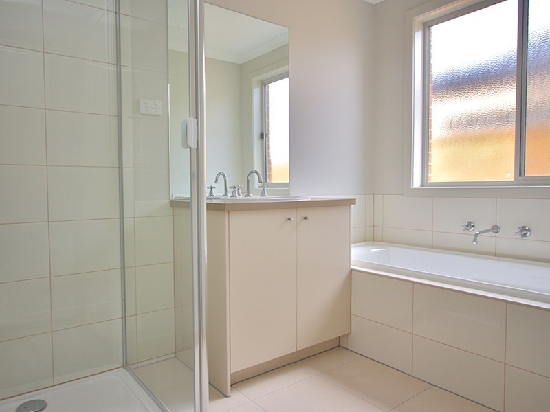 16 Hampshire Street, Officer VIC 3809