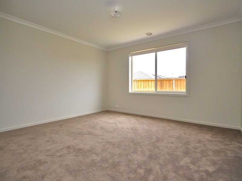 16 Hampshire Street, Officer VIC 3809