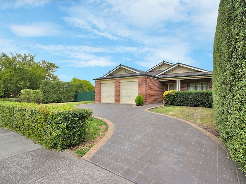 16 Berwick Cranbourne Road, Cranbourne East VIC 3977