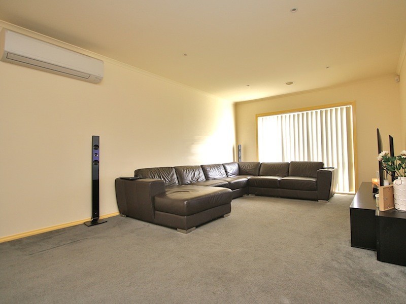 16 Berwick Cranbourne Road, Cranbourne East VIC 3977