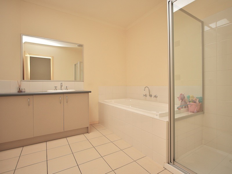 16 Berwick Cranbourne Road, Cranbourne East VIC 3977