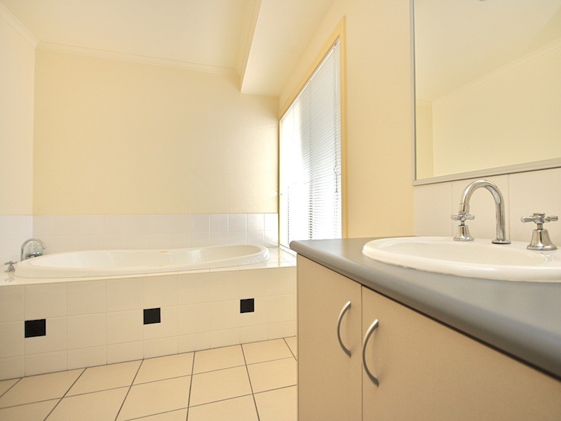 16 Berwick Cranbourne Road, Cranbourne East VIC 3977