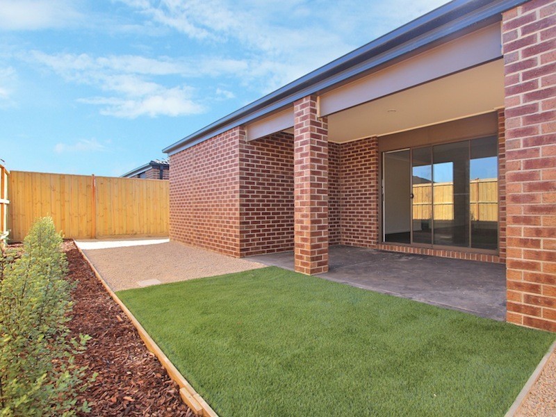 36 Ferrari Drive, Cranbourne East VIC 3977