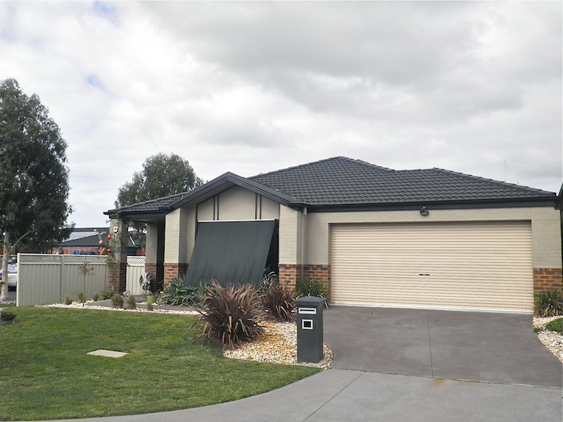 11 Barnby Grove, Cranbourne VIC 3977