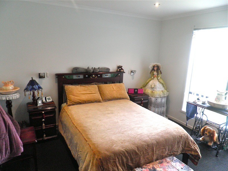 11 Barnby Grove, Cranbourne VIC 3977