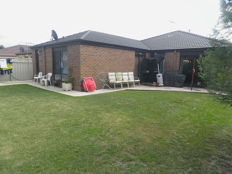 11 Barnby Grove, Cranbourne VIC 3977