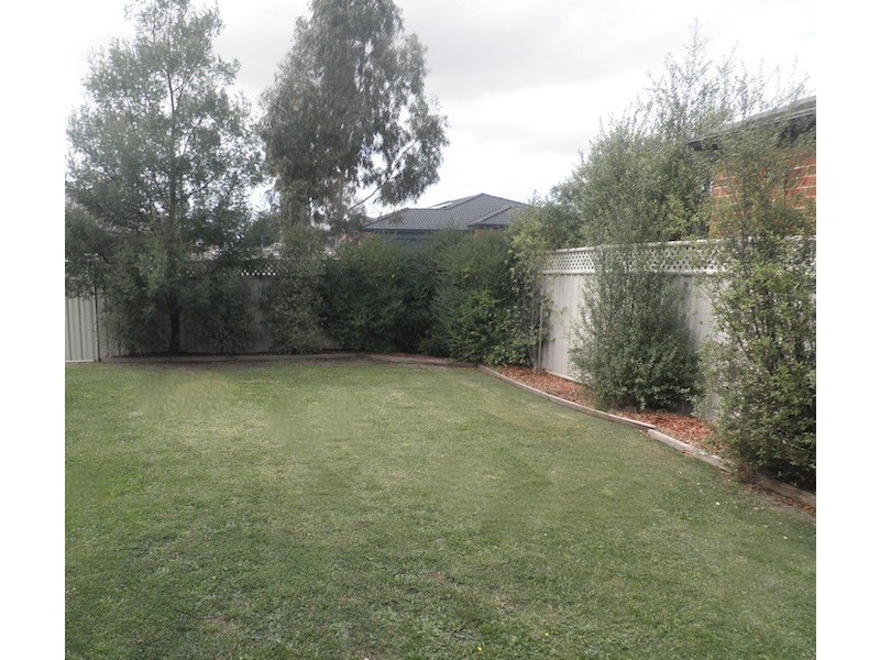 11 Barnby Grove, Cranbourne VIC 3977