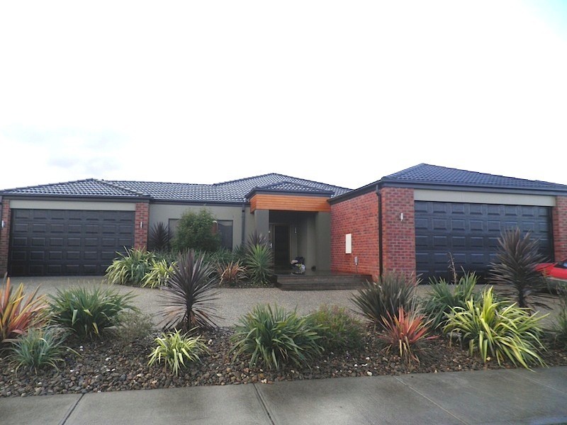 35 Red Gum Circuit, Pakenham VIC 3810