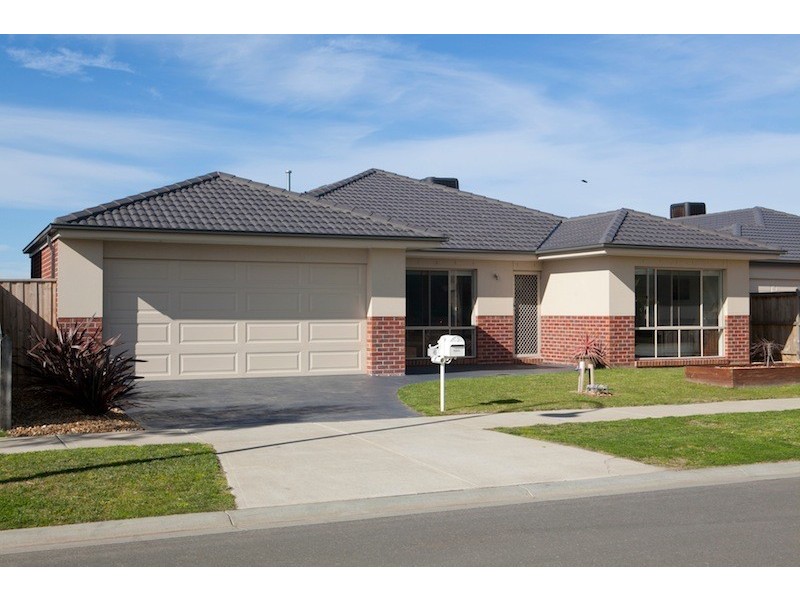 4 Flash Dan Drive, Cranbourne East VIC 3977
