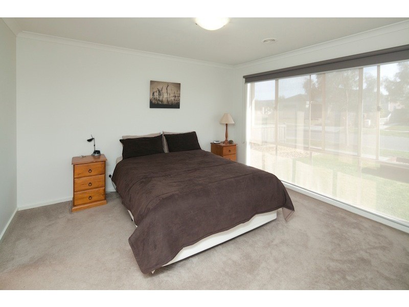 4 Flash Dan Drive, Cranbourne East VIC 3977