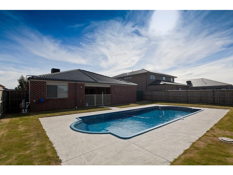 4 Flash Dan Drive, Cranbourne East VIC 3977