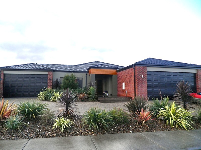 35 Red Gum Circuit, Pakenham VIC 3810