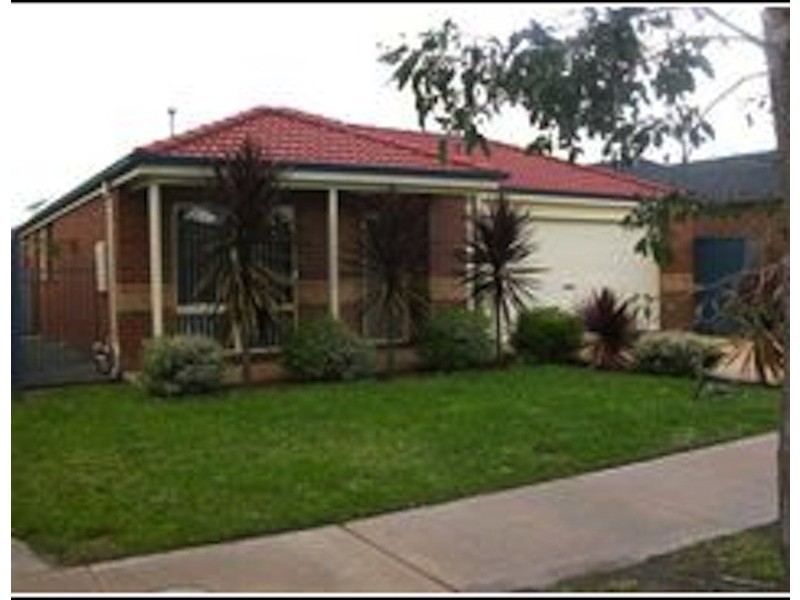17 Scarlett Crescent, Pakenham VIC 3810
