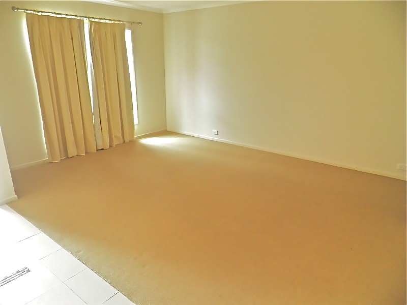 7 Fairways Boulevard, Cranbourne North VIC 3977