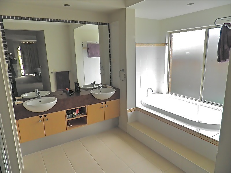 7 Fairways Boulevard, Cranbourne North VIC 3977